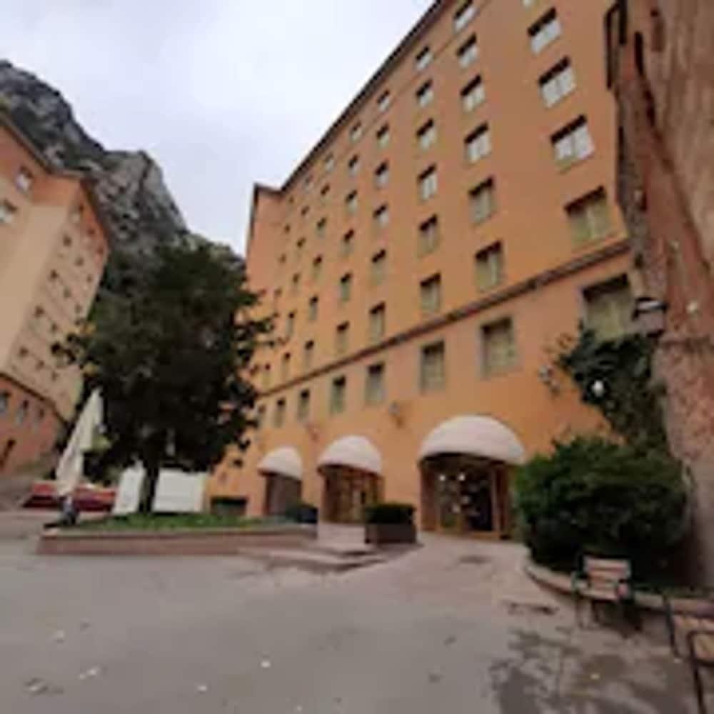 Apartamentos Montserrat Abat Marcet Dış mekan fotoğraf