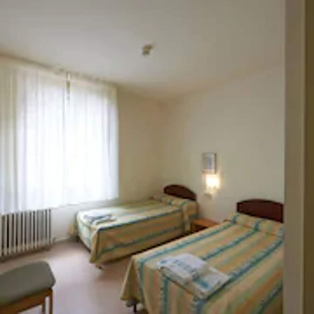 Apartamentos Montserrat Abat Marcet Dış mekan fotoğraf